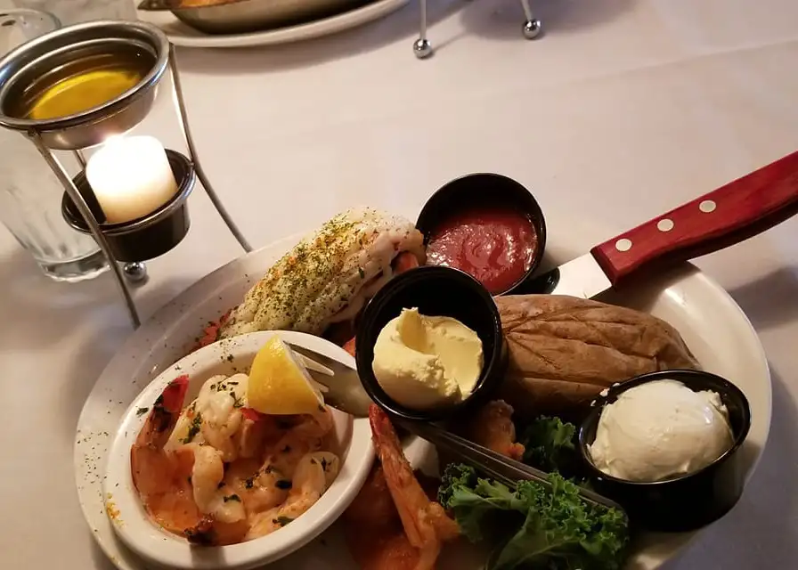 I'm in the food industry and the service was great, the food was awesome! The price was definitely reasonable! The salad could use a few more veggies but the seafood was sooo much better than red lobster! I highly recommend them! Cosy atmosphere · Fine dining